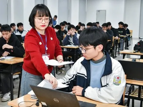 Giáo viên sẽ được phân loại, thăng tiến chức danh nghề nghiệp, xếp lương ra sao theo quy định mới?