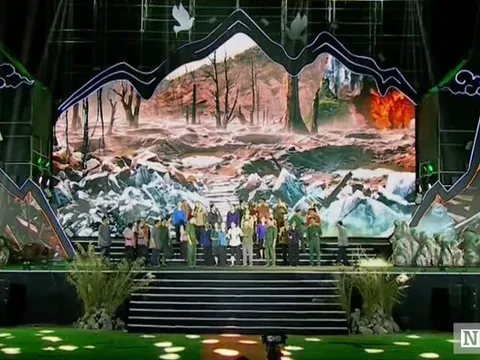 Xúc động lễ kỷ niệm 60 năm ngày hy sinh của 33 liệt sĩ TNXP tại hang Hỏa Tiễn