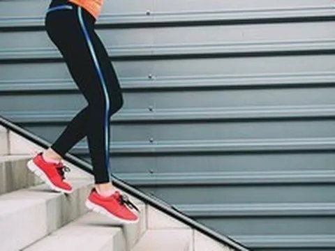 Đi bộ xuống cầu thang mang lại hiệu quả bất ngờ