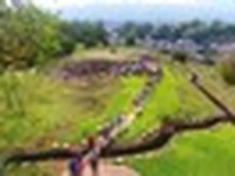 Ngọn đồi cao chỉ hơn 30m, có hố lạ mang dấu tích thuốc nổ: Đã được xếp hạng Di tích quốc gia đặc biệt