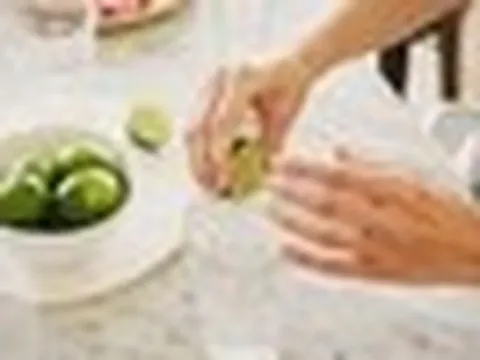 Người phụ nữ uống nước chanh mỗi ngày suốt 6 tháng, đi khám sức khỏe bác sĩ bất ngờ hỏi: "Chị đã làm gì?"