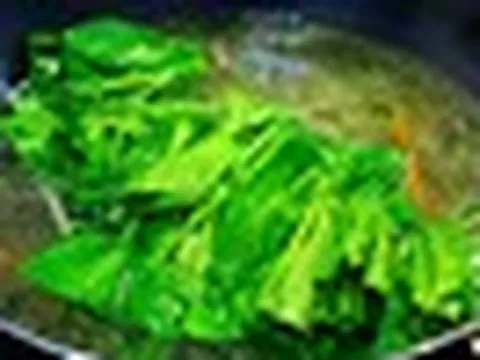 Người phụ nữ 36 tuổi sống lành mạnh, KHÔNG rượu hay thuốc vẫn mắc suy giáp, bác sĩ: 4 món ngon này ăn ít đi!