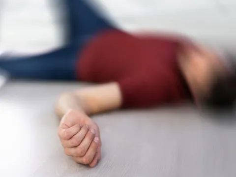 Người đàn ông 25 tuổi tử vong trên giường, bác sĩ chỉ mặt “thủ phạm” là thói quen rất nhiều người trẻ đang mắc phải