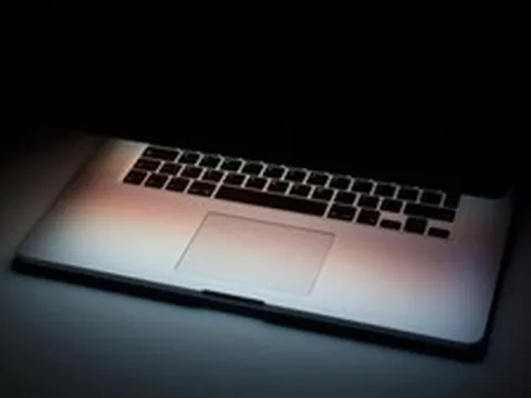 Máy tính shutdown hay sleep tốt hơn?