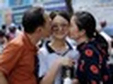 3 thứ phụ huynh EQ cao mang theo khi đưa con đi thi lớp 10