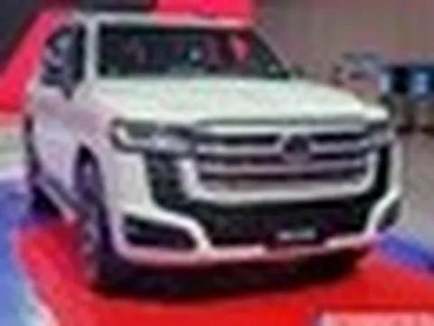 Toyota Land Cruiser Hybrid ra mắt ĐNÁ: Chốt giá gần 3 tỷ, vẫn dùng máy V6 3.5L, dễ 'cháy hàng' khi về Việt Nam