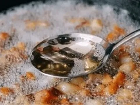 Lời khuyên đến các gia đình đang sử dụng mỡ lợn để nấu ăn