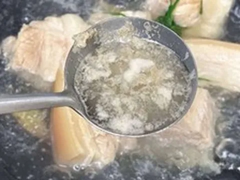 Khi luộc thịt, có nên vớt lớp bọt nổi lên không? Cuối cùng tôi đã biết câu trả lời, trước giờ toàn làm sai!