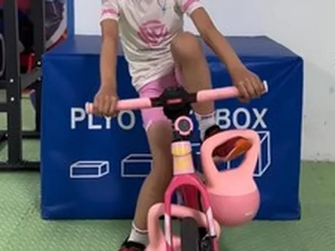 Những hình ảnh đang khiến cư dân mạng bức xúc: Chỉ vì ham hố thành tích mà cha mẹ nỡ "hành" con cỡ này!