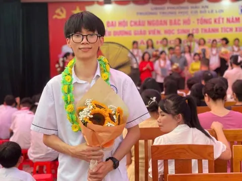 Cậu bé mồ côi viết nên kỳ tích trở thành thủ khoa trường chuyên