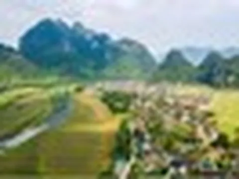Việt Nam có ngôi làng "thích ứng thời tiết", càng mưa ngập càng đông khách, người dân nói ngôn ngữ riêng