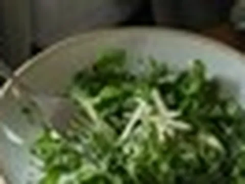 Người đàn ông 30 tuổi uống đủ 2 lít nước mỗi ngày, đi khám sức khỏe bác sĩ kết luận bất ngờ