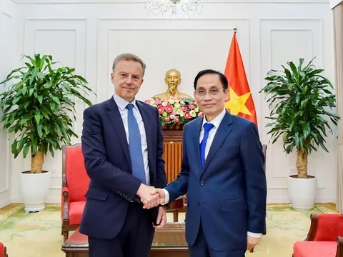 Bộ trưởng Ngoại giao Lê Hoài Trung tiếp Tổng Thư ký Bộ châu Âu và Ngoại giao Pháp