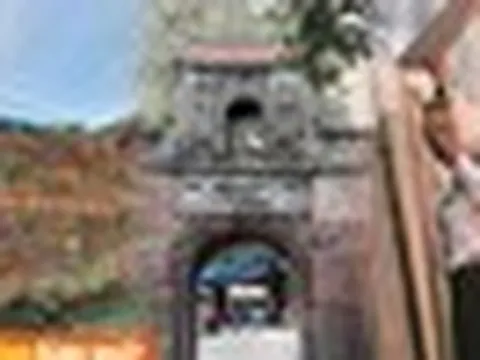 Việt Nam có ngôi làng xây tường bằng mảnh gốm vỡ suốt 300 năm, bên trong giấu bảo vật quốc gia độc nhất cả nước