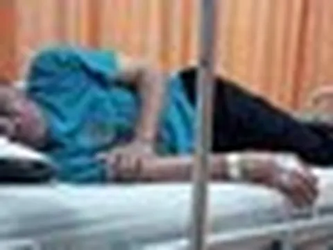 Người đàn ông 55 tuổi phát hiện mắc 2 loại ung thư cùng lúc, người vợ khóc: Tôi khuyên 20 năm rồi ông ấy không nghe!
