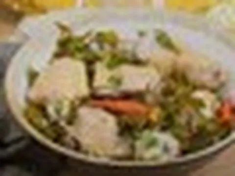 Đi chợ thấy nắm lá dại này nhớ mua ngay: Đem vò nát nấu với thịt gà, vị chua thanh cuốn miệng, ăn đến đâu sảng khoái đến