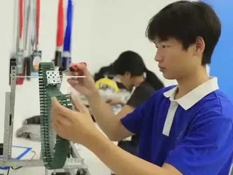 Nam sinh 19 tuổi vừa đi học, vừa điều hành công ty công nghệ