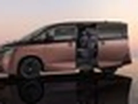 Đối thủ Toyota Alphard ra mắt thế hệ mới: Dùng hybrid E-Power, nội thất như khoang thương gia