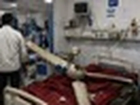 Quạt trần rơi trúng bệnh nhân cấp cứu, người đàn ông tử vong sau vài giờ: Bệnh viện nói không liên quan