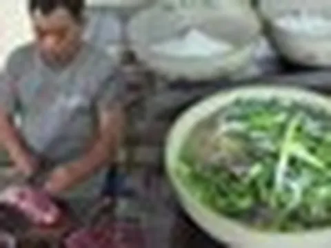 Phở trâu đắt khách nhất Hà Nội: Mỗi ngày bán hết 2 con, thái trực tiếp tại quán, bát gần 1 lạng thịt chỉ 40.000 đồng