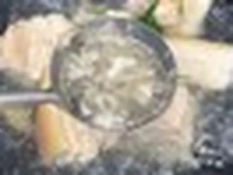 Bọt nổi lên khi luộc thịt có màu gì thì cần vớt ra? Giật mình biết đáp án
