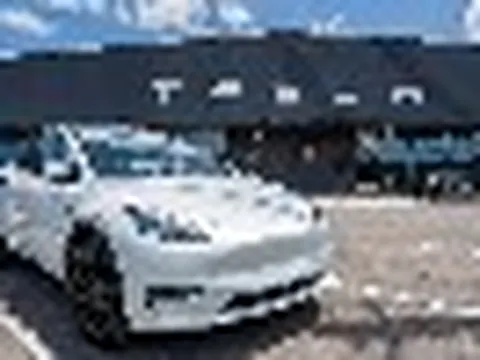 Bỏ mặc xe điện truyền thống, CEO Elon Musk dồn toàn lực vào cỗ máy in tiền tự hành mang tên Robotaxi?