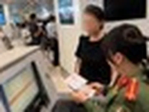 Nhiều ngày trước, một hành khách mang quốc tịch Trung Quốc bị chặn lại ở cửa khẩu sân bay Nội Bài