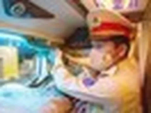 Sau nhiều tai nạn, cảnh sát giao thông kiểm tra loạt xe khách, tài xế không tìm thấy dụng cụ an toàn