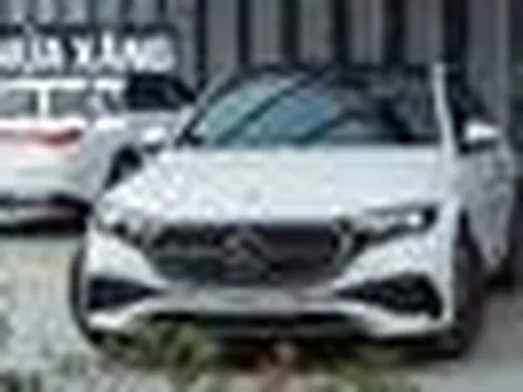 Đại lý báo Mercedes-Benz E-Class sắp thêm bản PHEV tại Việt Nam: Giá tạm tính gần 3,4 tỷ đồng, chạy 100km không cần xăng, tăng sức cạnh tranh 5 Series