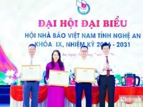 Tạp chí Đời sống & Pháp luật nhận bằng khen của Ủy ban MTTQ Việt Nam tỉnh Nghệ An