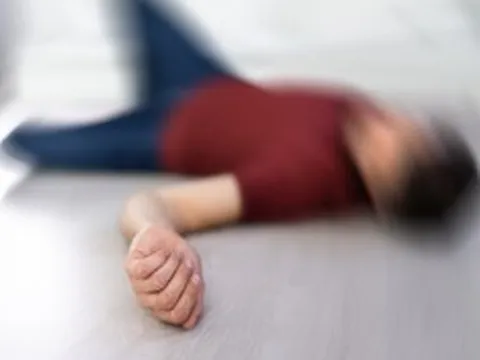 Người đàn ông 40 tuổi gặp họa vì thói quen “vạn người mê” trước khi đi ngủ
