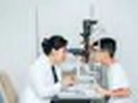 Báo động cận thị học đường: Nhiều trẻ giảm thị lực từ rất sớm