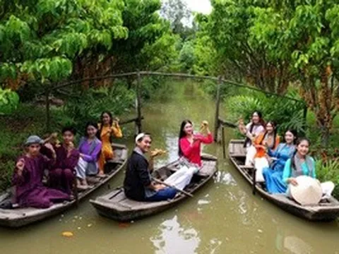 Miệt vườn hút khách dịp hè
