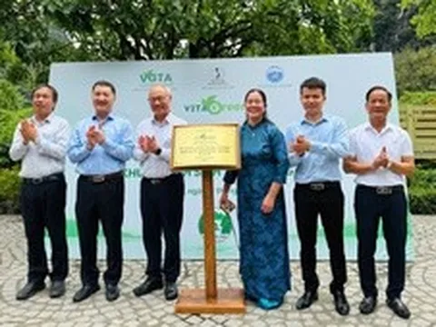 Gắn biển 'Du lịch xanh VITA GREEN' cho 4 đơn vị tại Ninh Bình