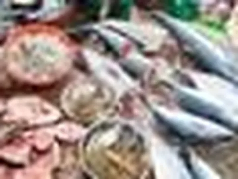 Người bán cá nói thật: Khách thường chọn con to, người trong nghề lại nhìn vào 5 dấu hiệu này trước