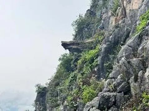 Từ 1-7, tạm dừng đón khách tham quan "Mỏm đá sống ảo" ở Mã Pì Lèng