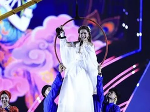 Hòa Minzy, Quang Hùng MasterD bùng nổ trong concert "Thanh xuân"