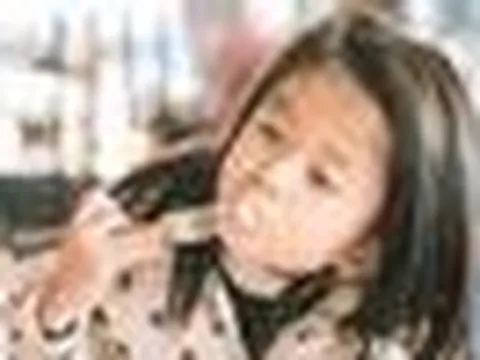 Trẻ thông minh hay không, chỉ cần nhìn cách ăn cơm là biết? 6 dấu hiệu cha mẹ nên để ý