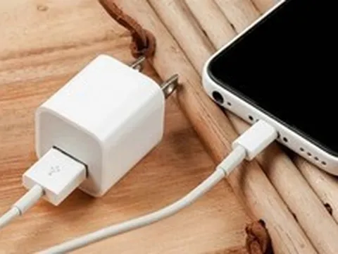 4 thói quen sạc pin tàn phá iPhone nhanh nhất