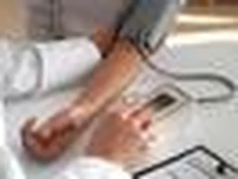Tuổi 40 tưởng còn khỏe lại là lúc bệnh mạn tính bắt đầu