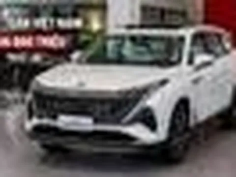 SUV 7 chỗ mới cạnh tranh Hyundai Palisade rục rịch về Việt Nam: PHEV đầy bình chạy gần 1.200km, cắm được thiết bị điện, có ghế massage