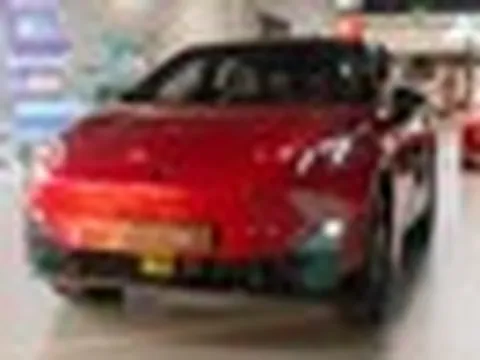 Cận cảnh mẫu xe điện đầu tiên của Lynk & Co về Việt Nam