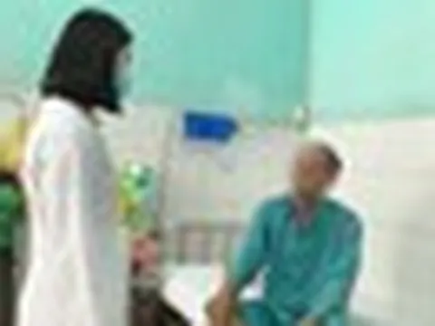 Tự ý sử dụng thuốc nhỏ mắt, người đàn ông rơi vào nguy kịch