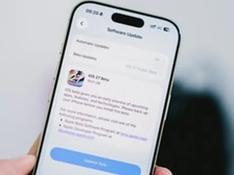 Apple phát hành iOS 27 Public Beta đầu tiên: Siri nâng cấp AI mạnh nhưng không phải ai cũng dùng được