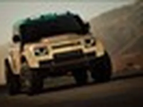 Tin xe 16/8: Defender Dakar 635 mã lực, McLaren trở lại số sàn