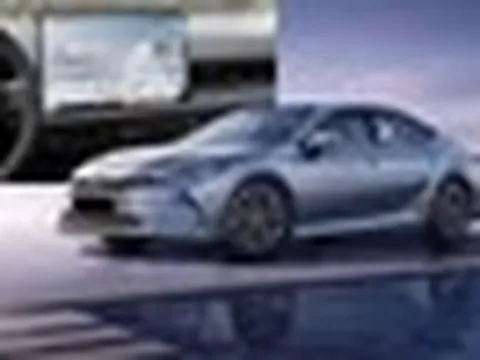 Toyota Camry ở Việt Nam thêm loạt tiện nghi như thế này dễ hút khách hơn: Màn hình lớn như laptop, thêm nhiều tiện nghi cao cấp
