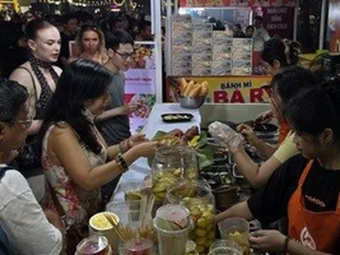 Đà Nẵng khai mạc lễ hội ẩm thực quy mô lớn bên bãi biển