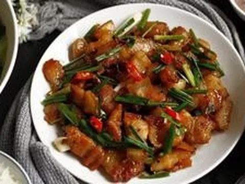 Cùng 1 công thức, tại sao thịt rang cháy cạnh ngoài hàng luôn ngon hơn, sai lầm nằm ở bước đầu tiên