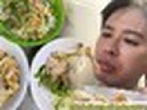 Khách Nhật ăn phở gà Hà Nội rồi ví như "say nắng một cô bé kém tuổi", mê đến mức muốn ăn liền 3 bát