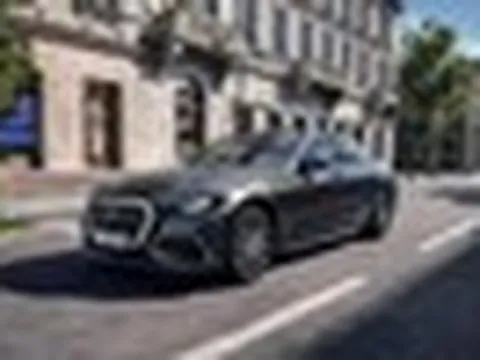 Tin xe 20/8: Mercedes-Benz C-Class 2027 thêm AI và loạt công nghệ mới
